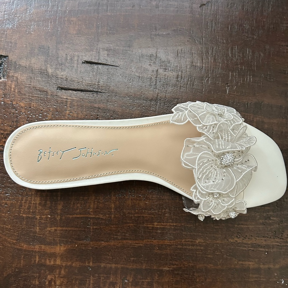 Betsey Johnson White Floral Sandals